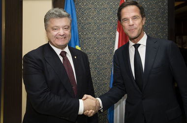 Рютте заверил Порошенко, что Нидерланды не прекращают процесс ратификации Соглашения об ассоциации Украина-ЕС