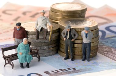 Риск умереть до 60 лет - 40%: главный демограф о том, почему украинцы не доживают до пенсии