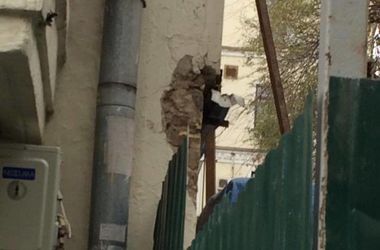 Скандальная стройка в центре Киева: из-за новостроя может рухнуть старинный дом
