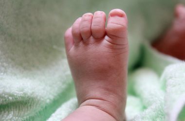 За убийство младенца осудили девушку, которая сразу после родов выбросила ребенка в канализацию