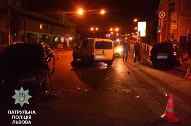 Пьяный водитель выехал прямо на место оформления ДТП. Фото: Патруьная полиция Львова/facebook.com/lvivpolice