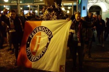 Украинские фанаты напали на марш болельщиков "Фейеноорда" в Одессе