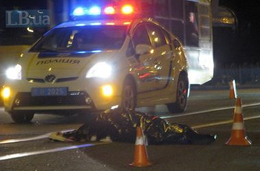 В Киеве на Оболони несовершеннолетний водитель без прав сбил насмерть пешехода-нарушителя