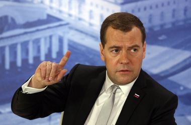 Медведев: Отношения России и США упали "ниже плинтуса", но мы не виноваты