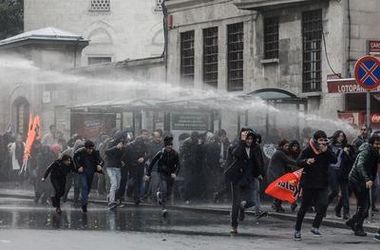 В Турции полиция применила водометы против демонстрантов