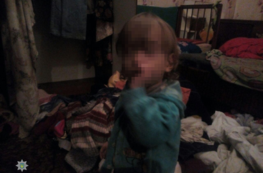 В Одессе родители содержали троих детей в нечеловеческих условиях