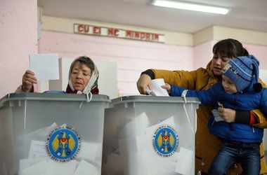 Выборы в Молдове: в Москве избирателей свозят на участки автобусами