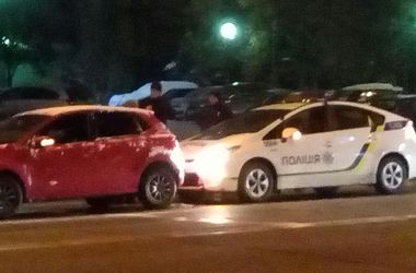 В Киеве на Оболони произошло ДТП с участием патрульного авто