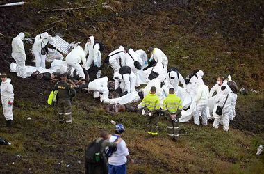 На месте крушения самолета в Колумбии найдены тела 66 погибших