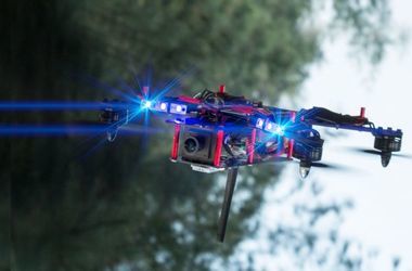 В польском Кракове муниципальные "дроны" готовят к необычной ночной "охоте" 