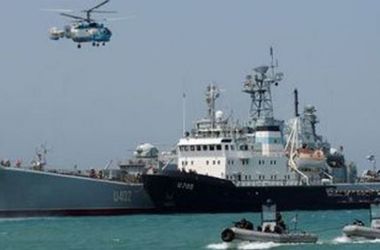 Пограничники засекли вертолеты и катера РФ на админгранице с Крымом