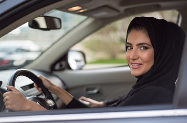 Саудовский принц призвал разрешить женщинам водить автомобили