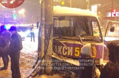 Появилось видео с места жуткого ДТП с маршруткой в Киеве