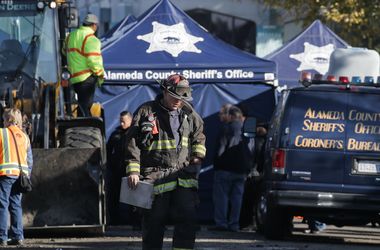 Число погибших на пожаре в Окленде достигло 24 человек