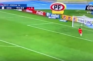 Футболист забил невероятный гол с центра поля ударом с лета в чемпионате Чили