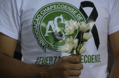 Бразилия и Колумбия проведут товарищеский матч в помощь семьям погибших футболистов "Шапекоэнсе"