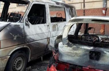 Во Львове сгорели три автомобиля 