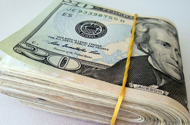 Курс на 27: эксперт объяснил, почему в Украине взлетает доллар