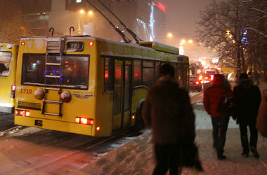 В Киеве закрывается движение троллейбусов и трамваев нескольких маршрутов