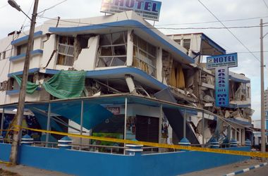 В Эквадоре произошло разрушительное землетрясение, погибли люди