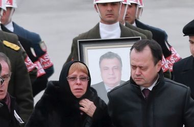 Тело расстрелянного в Турции посла России доставили в Москву