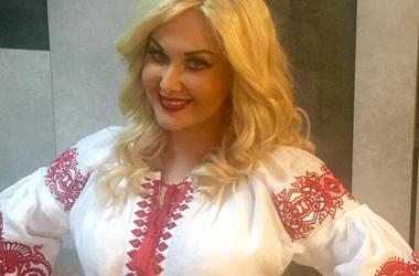 Певица Екатерина Бужинская накануне родов снялась в прозрачном наряде