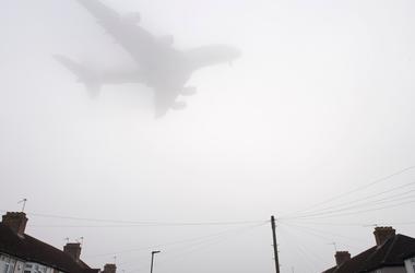 Аэропорты Лондона отменили сотни рейсов из-за тумана