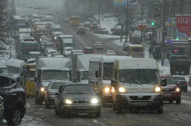 Сегодня в Киеве ожидаются снегопады, метели, гололед и сильный ветер