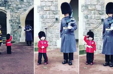 Малыш в гвардейском костюме растопил сердца британских гвардейцев