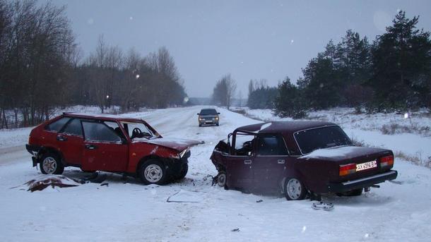 На дороге столкнулись две машины. Фото: rusdtp.ru