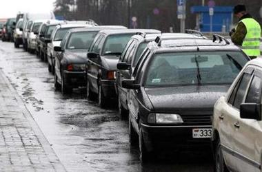 В очередях на границе с Польшей стоят около 900 авто