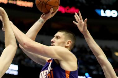 Украинец набрал семь очков в матче аутсайдеров НБА