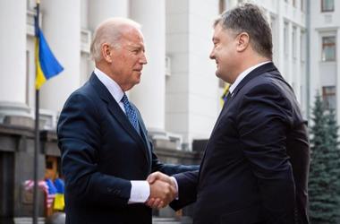 Зачем вице-президент США Байден едет в Украину: мнения экспертов