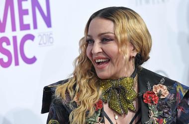 Мадонна показала интимное место и призвала к маршу против Трампа