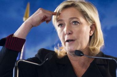 Ле Пен раскитиковала миграционную политику Франции