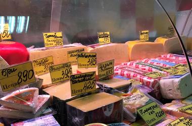 В оккупированном Донецке взлетели цены на продукты: старики берут по 200 граммов мяса, а мелкие магазины закрылись