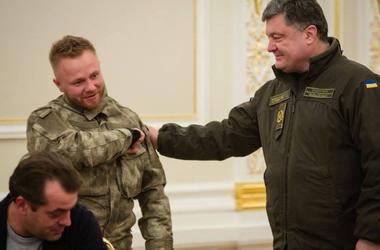 Белорусский боец "Азова" купил самолет и две квартиры - СМИ