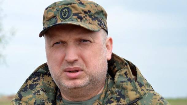 Турчинов сказал, сколько силовиков предали Украинское государство в Крыму