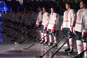 В Канаде хоккеисты вышли на матч в "украинских вышиванках"