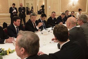 Порошенко пригласил немецкие компании активнее инвестировать в Украину