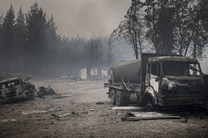 Лесные пожары выжгли Чили и сделали бездомными сотни жителей
