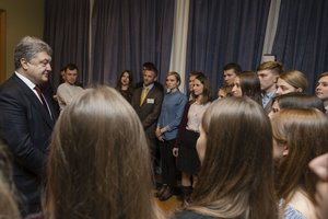 Порошенко встретился с украинскими студентами в Берлине