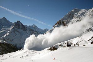 В Италии лавина накрыла группу лыжников