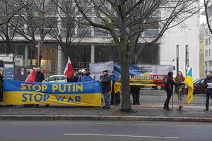 Стоп Путин: в Берлине пикетируют российское посольство из-за Авдеевки