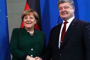 Меркель пообещала Порошенко, что не допустит никаких геополитических соглашений за спиной Киева - СМИ