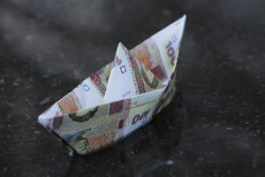 Курс доллара в Украине поднялся выше психологической отметки