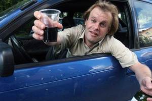 В Николаеве пьяный полицейский начальник сел за руль авто