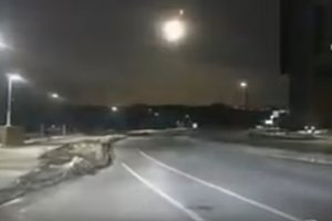 Метеор пролетел над озером Мичиган в США