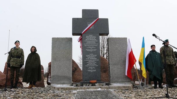 Мемориал восстановили меньше, чем за два месяца. Фото: пресс-служба львовского облсовета 