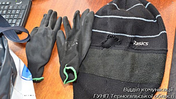 Одежда, в которой орудовали грабители. Фото: tp.npu.gov.ua